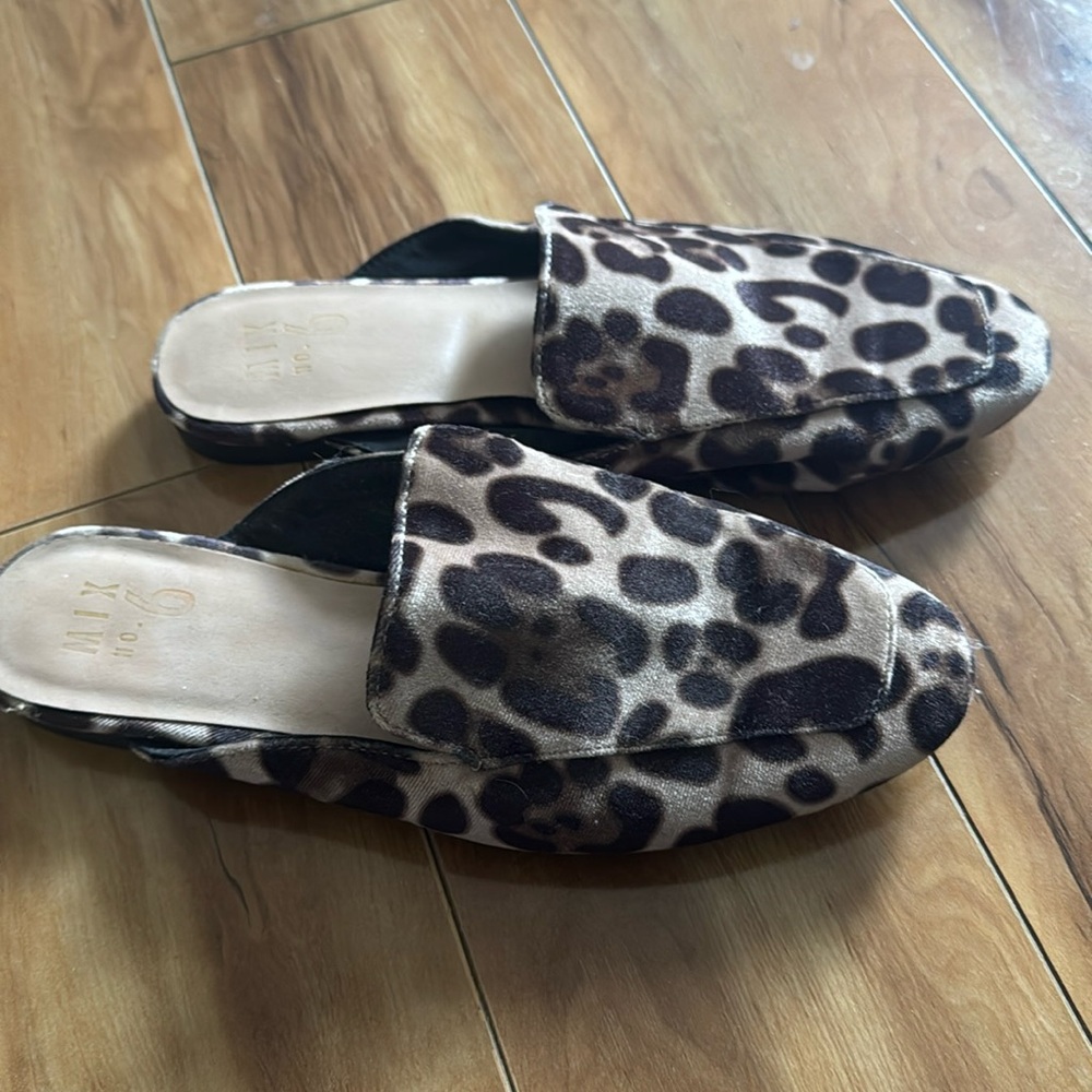 Leopard print slip shoes